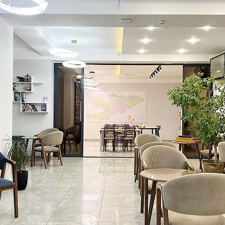 Compass Hostel บิชเคก ภายนอก รูปภาพ