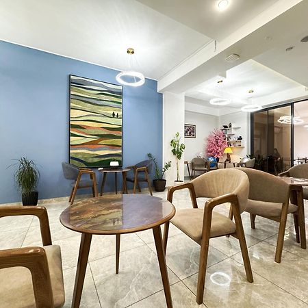 Compass Hostel บิชเคก ภายนอก รูปภาพ