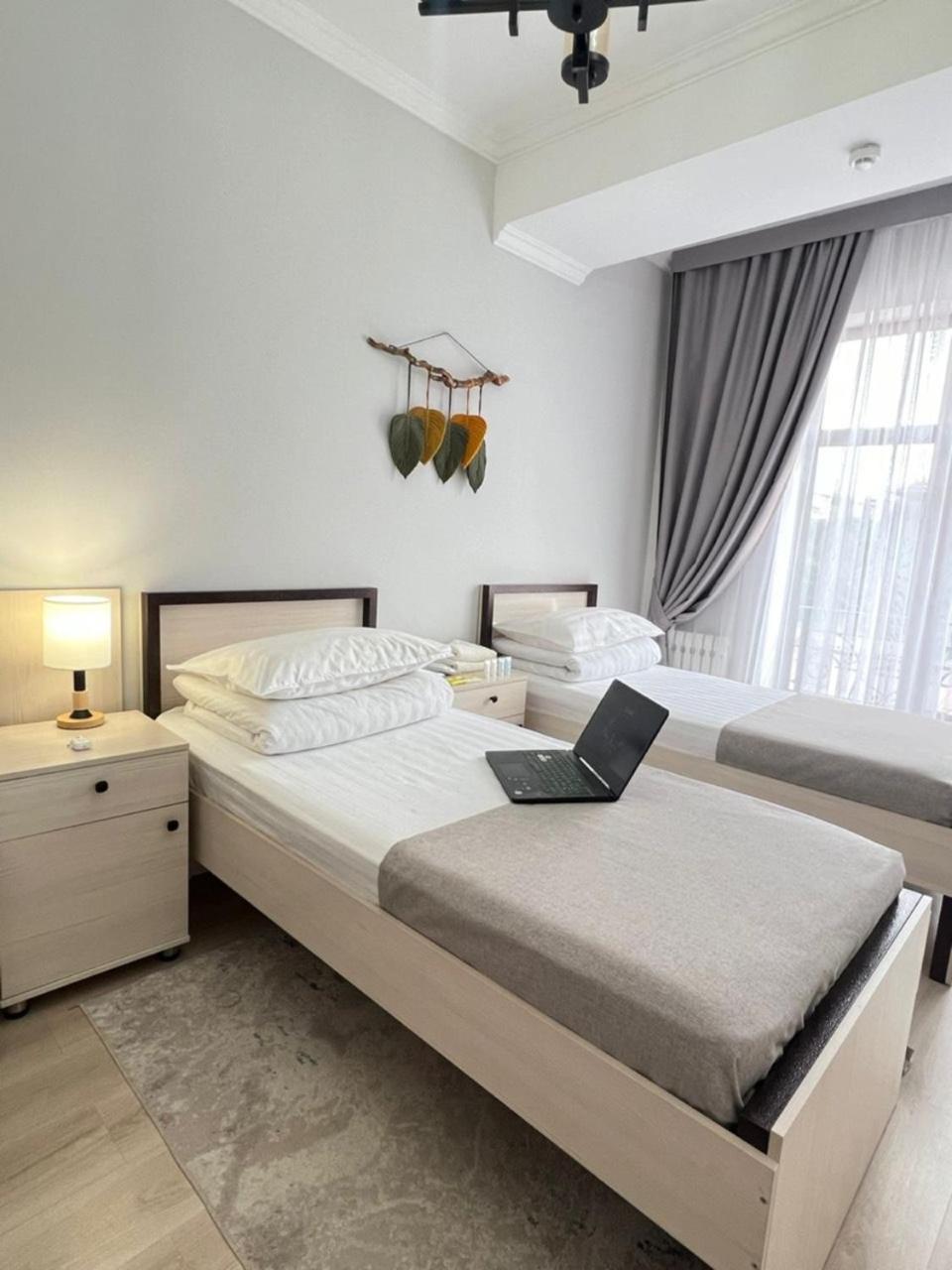 Compass Hostel บิชเคก ภายนอก รูปภาพ