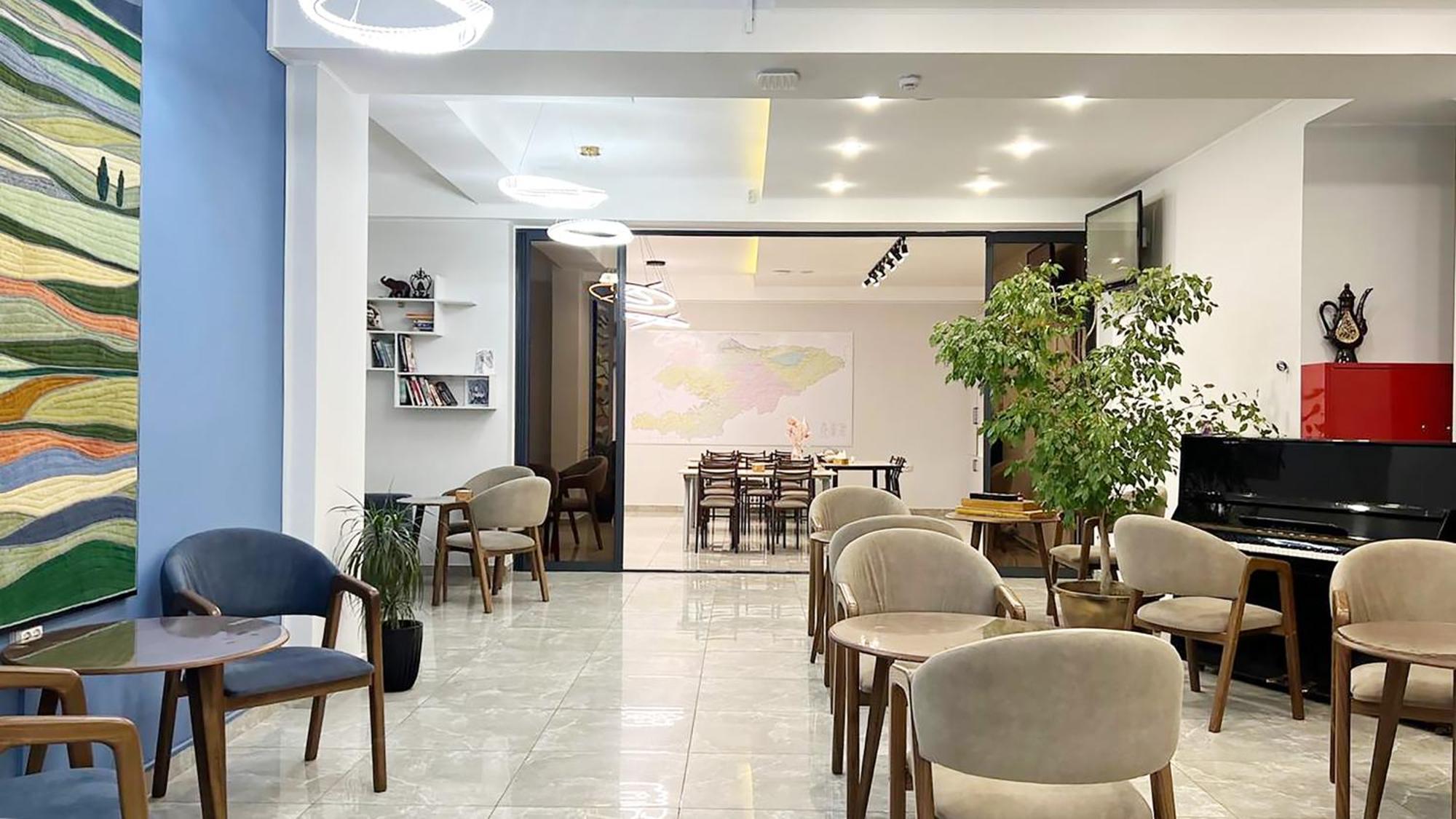 Compass Hostel บิชเคก ภายนอก รูปภาพ
