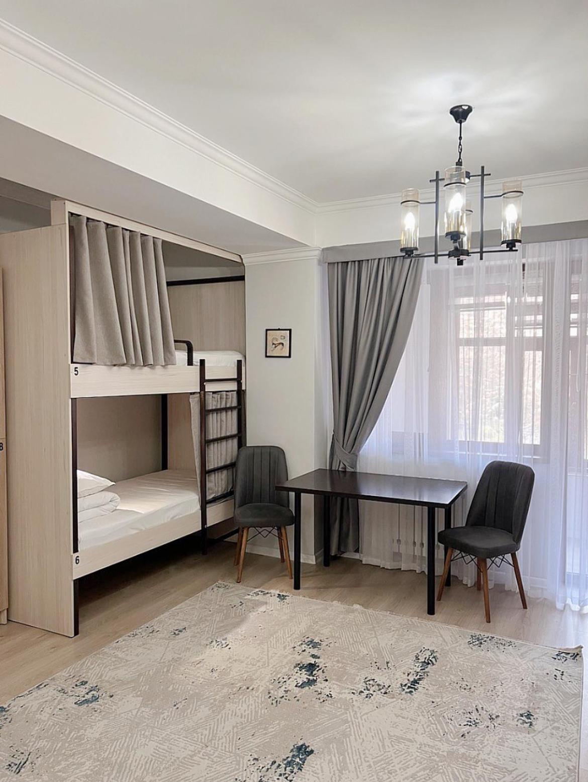 Compass Hostel บิชเคก ภายนอก รูปภาพ