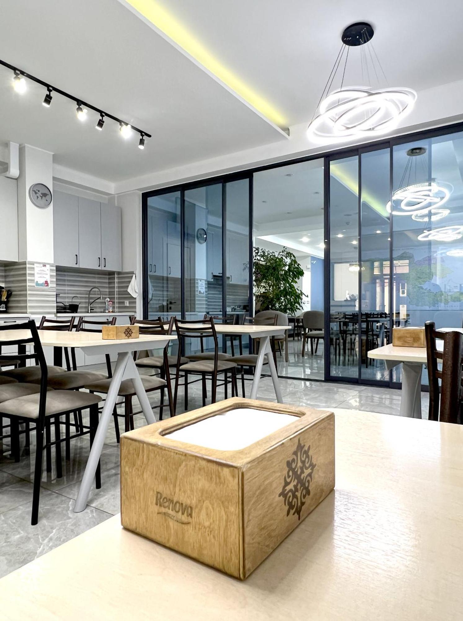 Compass Hostel บิชเคก ภายนอก รูปภาพ