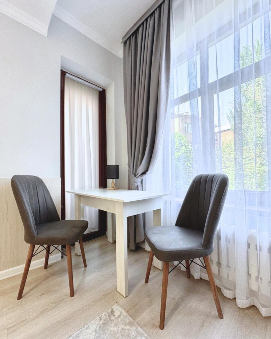 Compass Hostel บิชเคก ภายนอก รูปภาพ