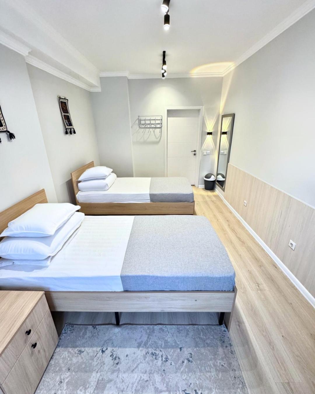 Compass Hostel บิชเคก ภายนอก รูปภาพ