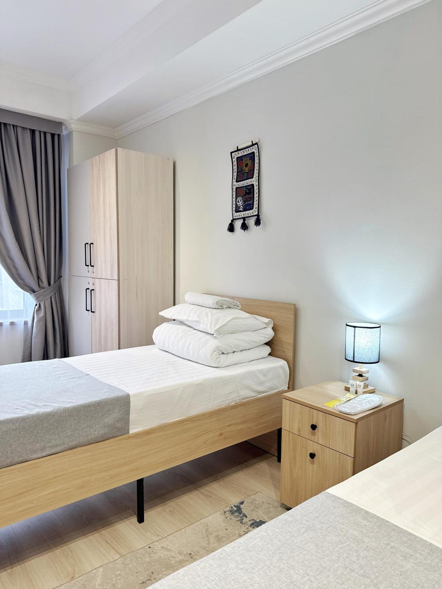 Compass Hostel บิชเคก ภายนอก รูปภาพ
