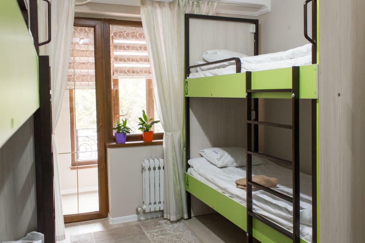 Compass Hostel บิชเคก ภายนอก รูปภาพ