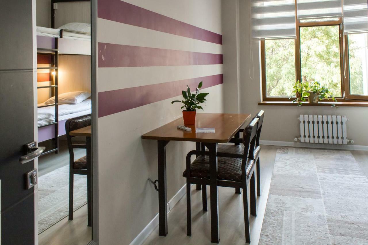 Compass Hostel บิชเคก ภายนอก รูปภาพ