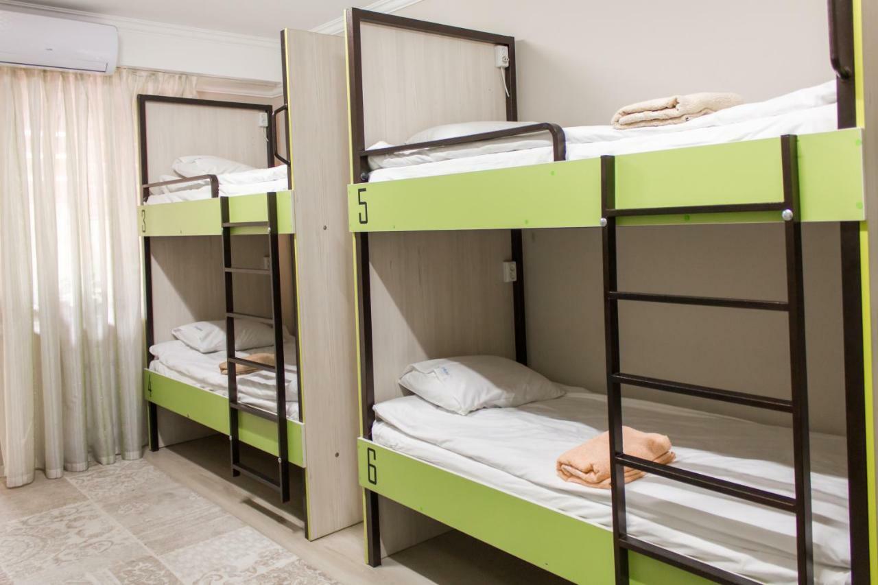Compass Hostel บิชเคก ภายนอก รูปภาพ